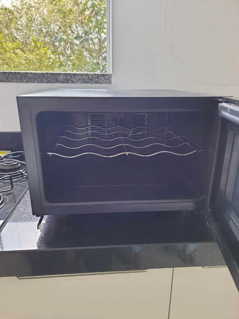 Adega Climatizada Oster 8 Garrafas - Excelente Estado - Foto 3