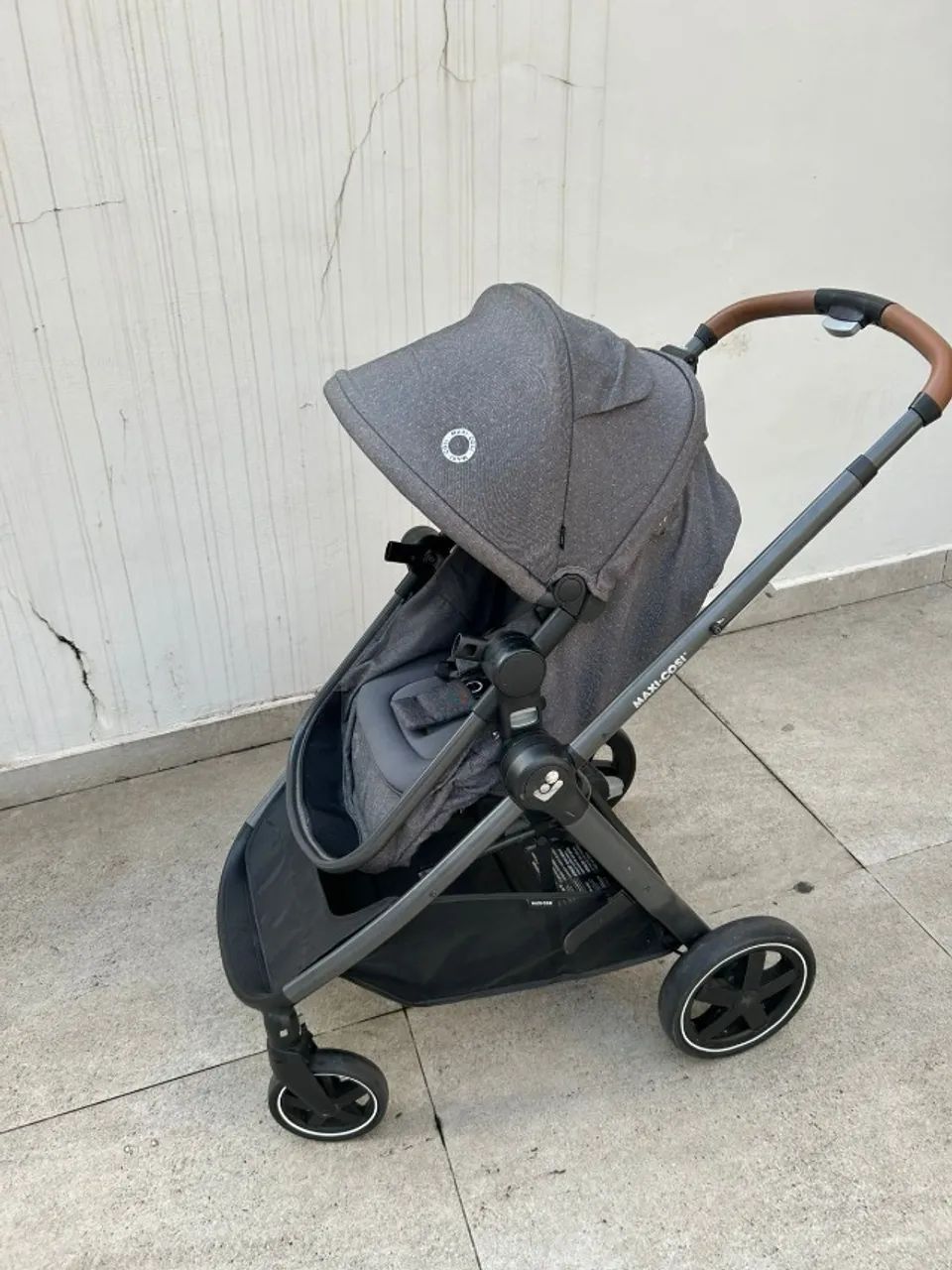 Carrinho bebe Maxi Cosi com moisés, cadeira para carro com base de engate rápido