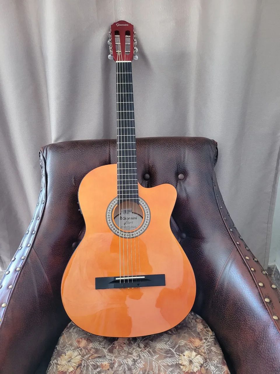 Violão Giannini Elétrico acústico.