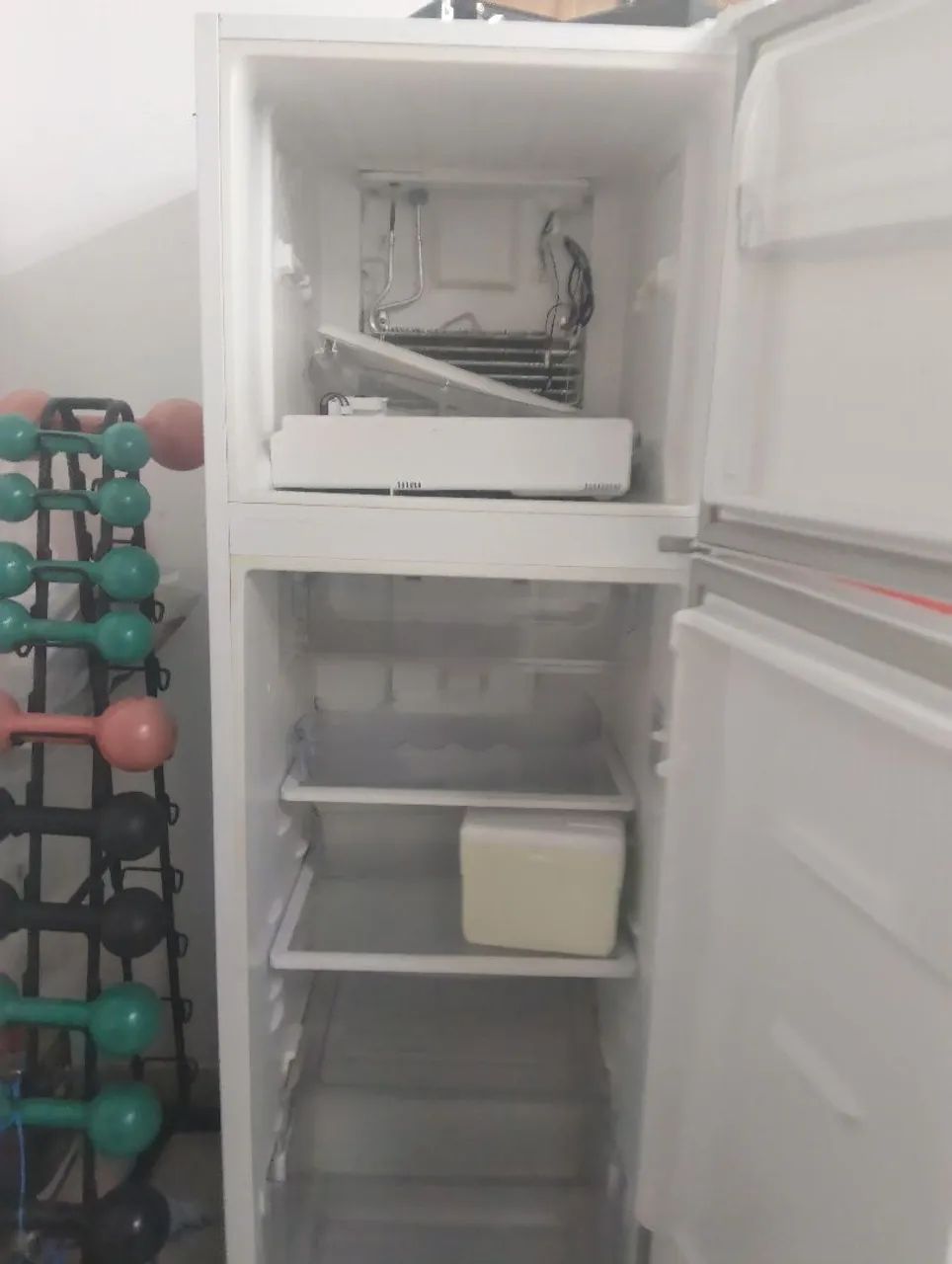 Vendo geladeira com defeito - Foto 4