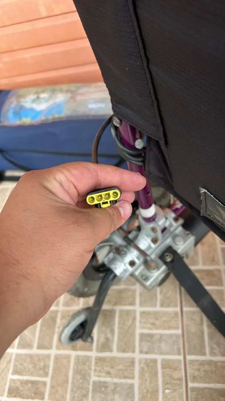 Cadeira de roda elétrica em estado de Nova sem bateria e carregador - Foto 4