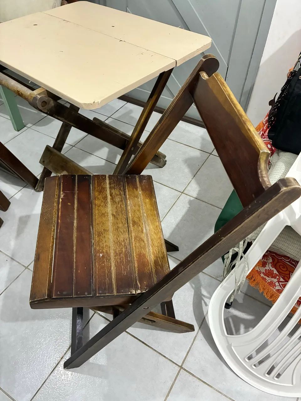 Mesa e cadeiras