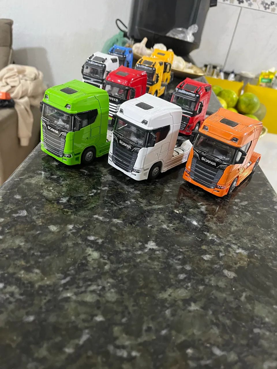 Caminhões Scania, Volvo - Foto 3
