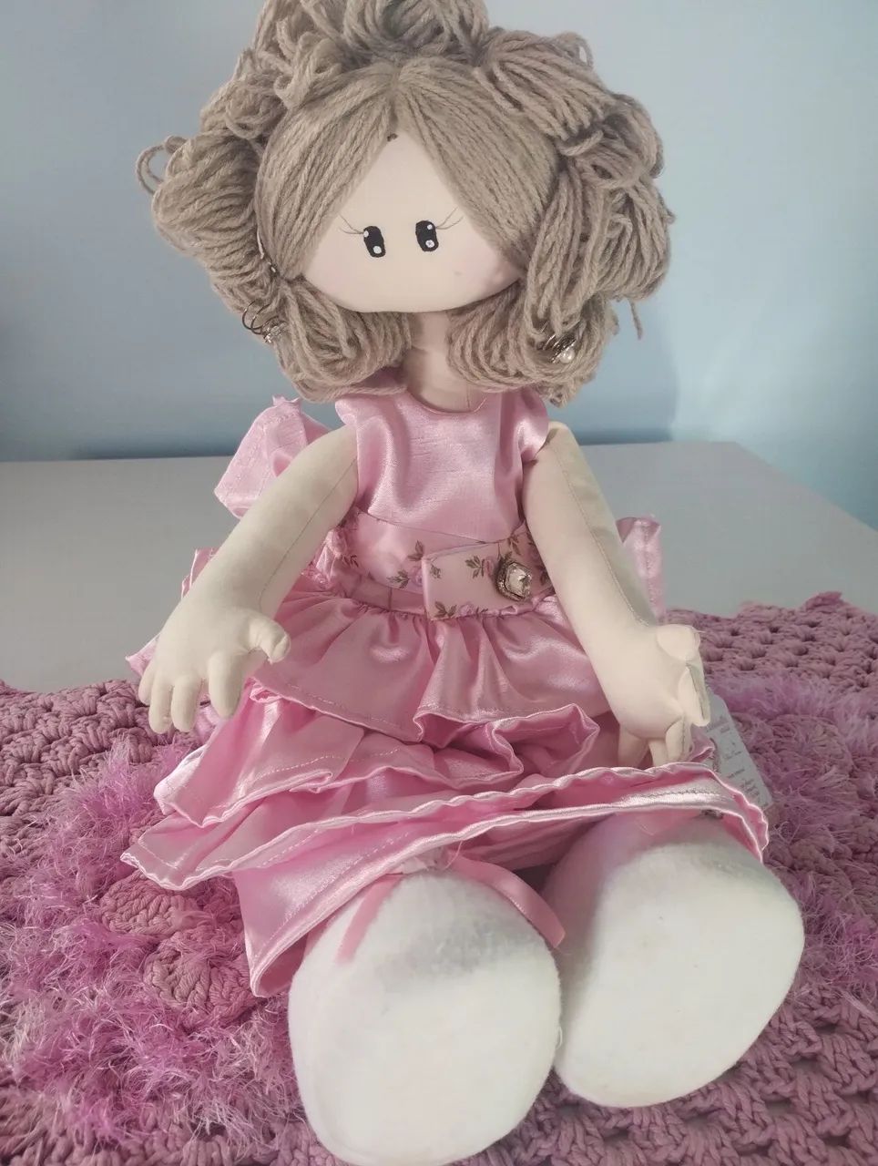Boneca de pano exclusiva do Maluketta Ateliê. Mede 50 cm.