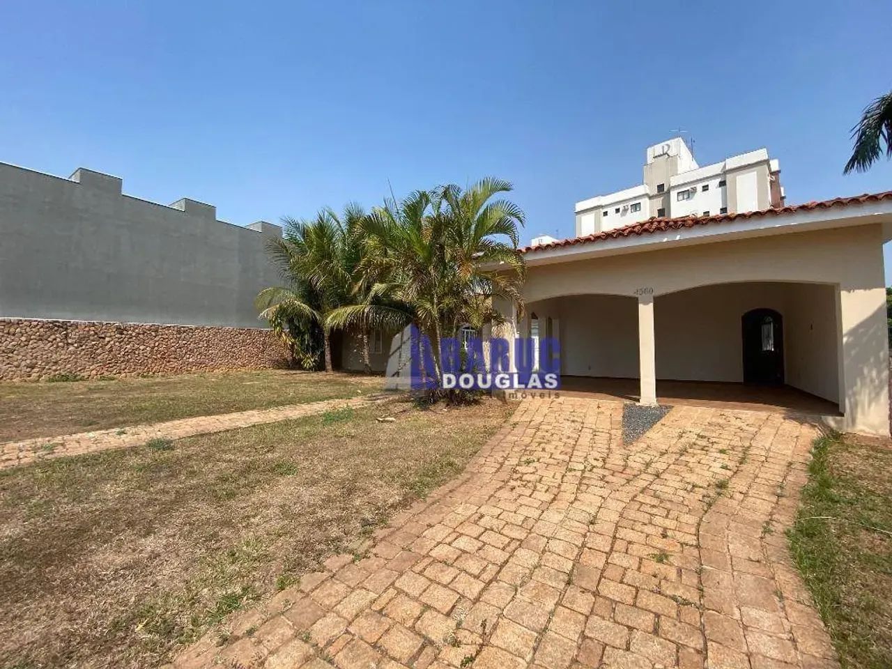 ALUGA-SE Casa comercial, 3 terrenos com total 1.350m2 de terreno de esquina, com 5 quartos - Foto 3