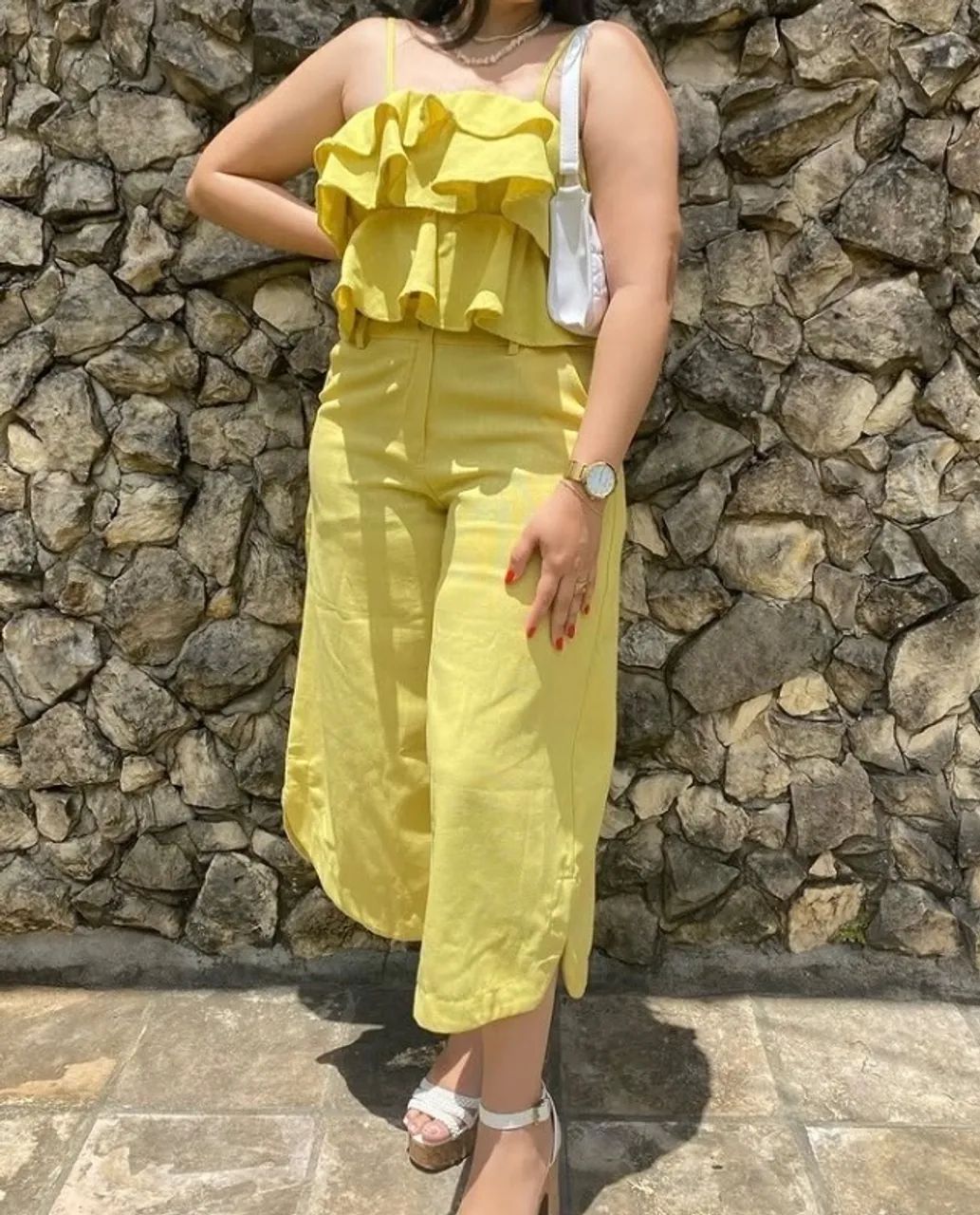 Lote de roupas femininas