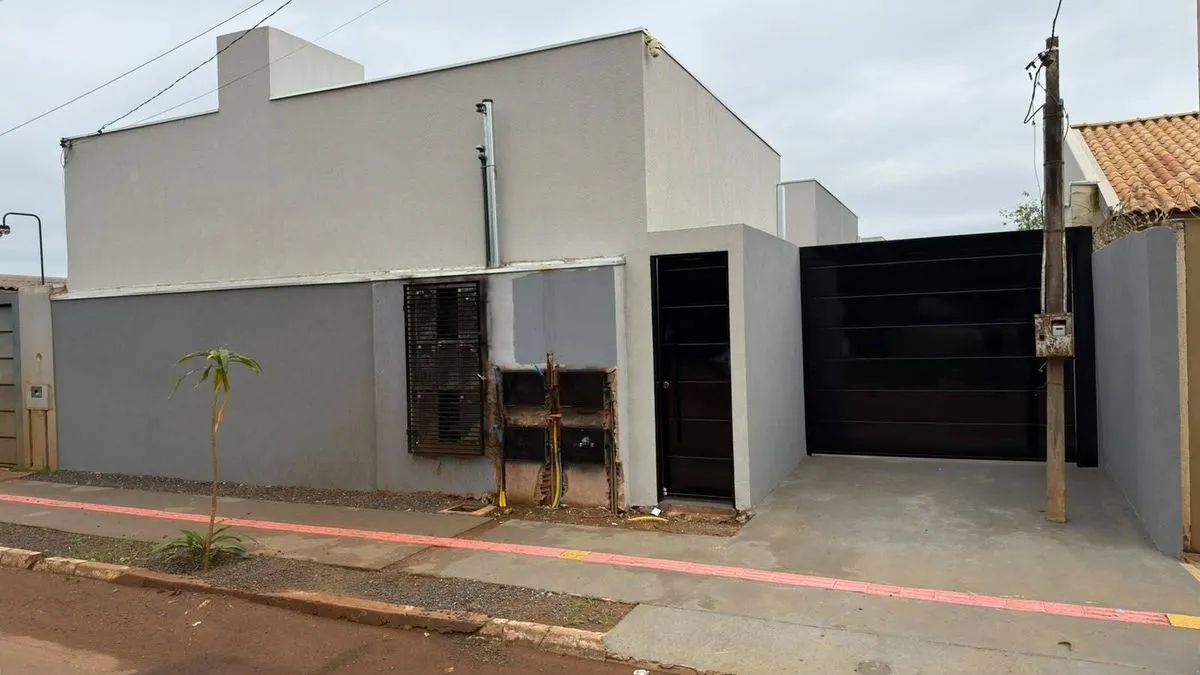 Casa nova com 2 quartos no São Conrado.