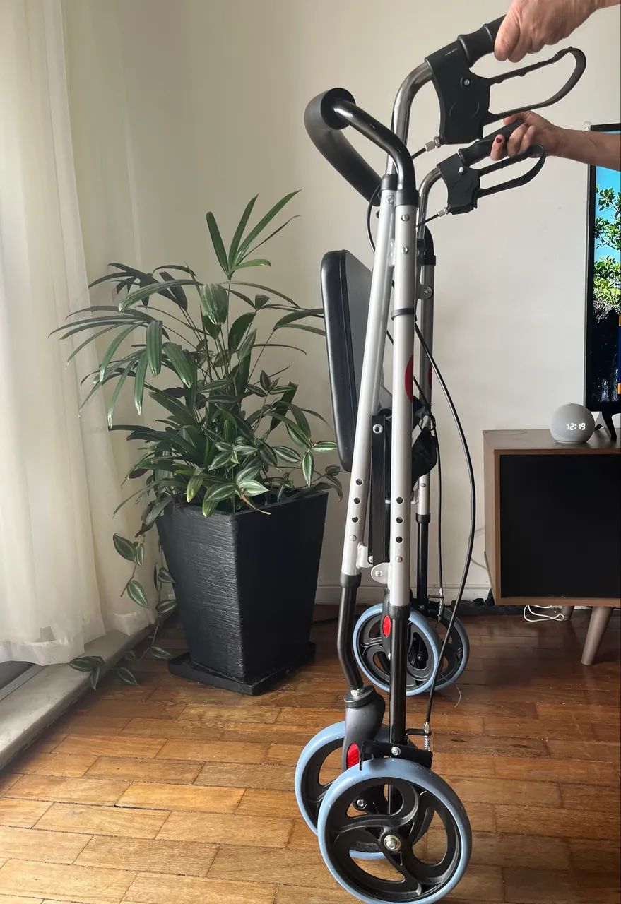 Andador com assento semi novo  - Foto 2