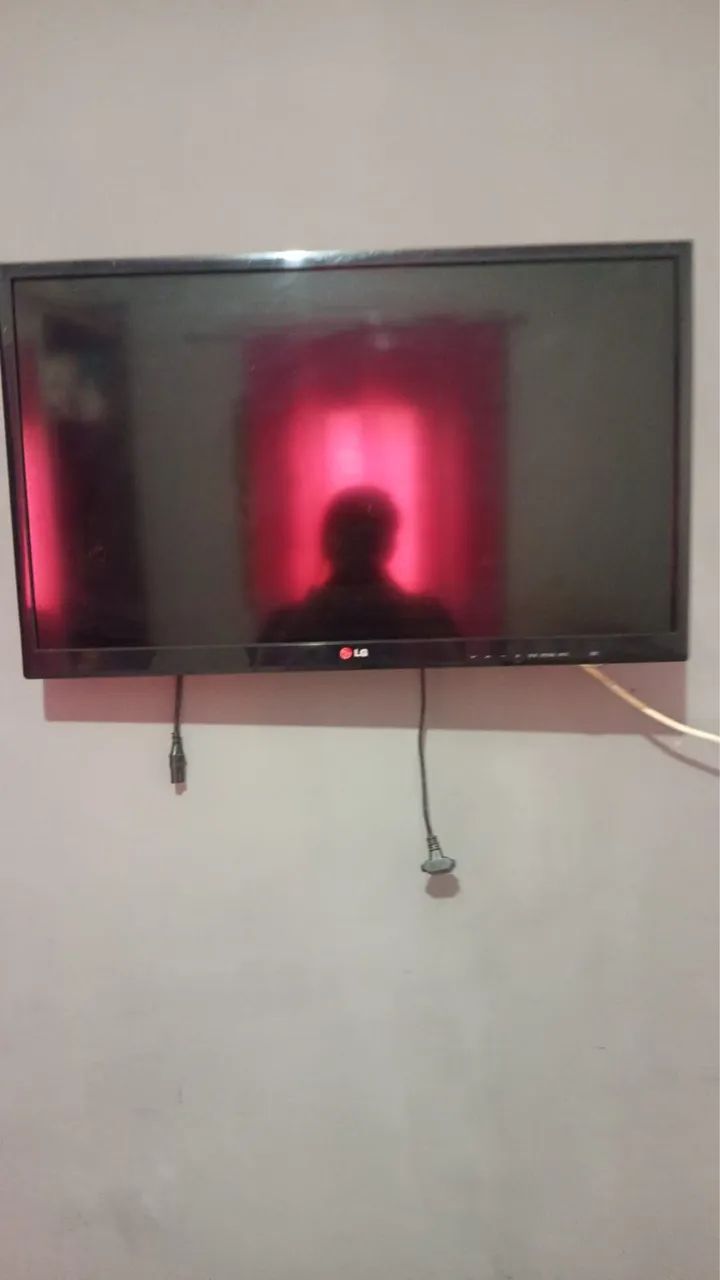TV LG LCD usada sem controle