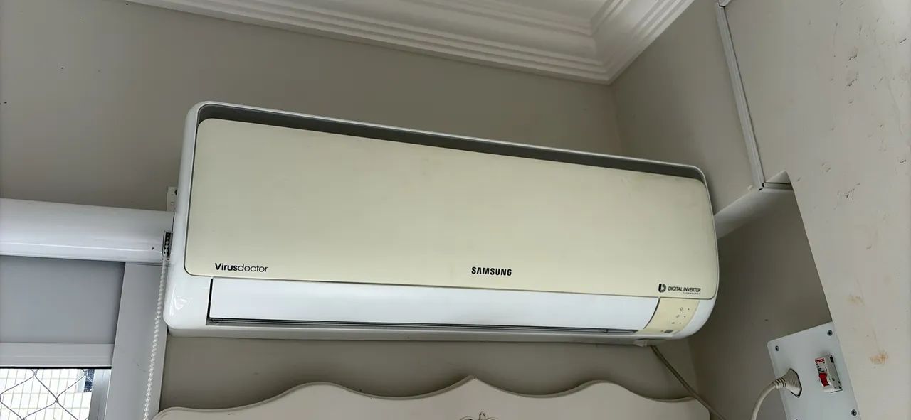 Ar-condicionado 9000 BTUS em perfeito estado 