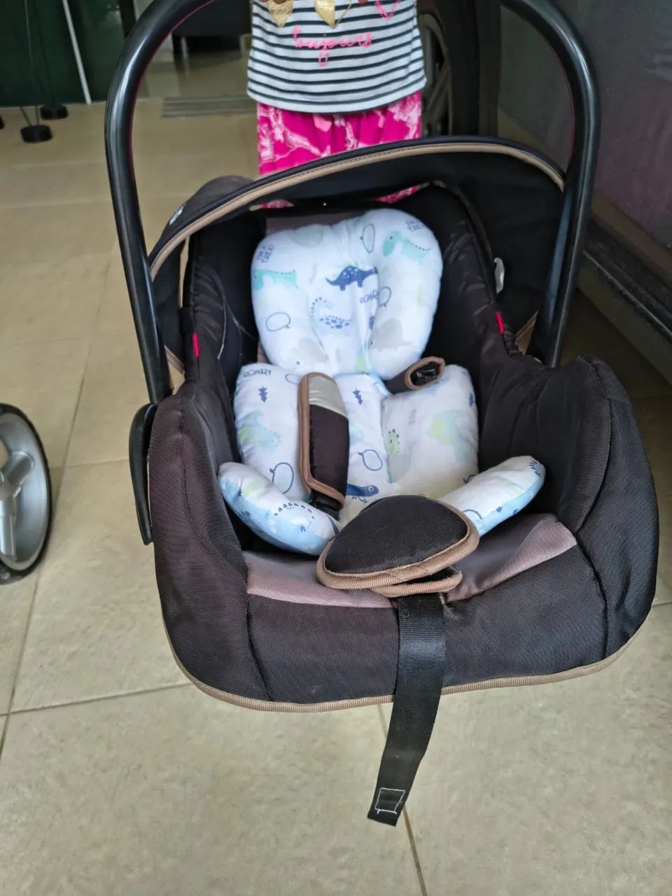 Vendo carrinho +bebê conforto 