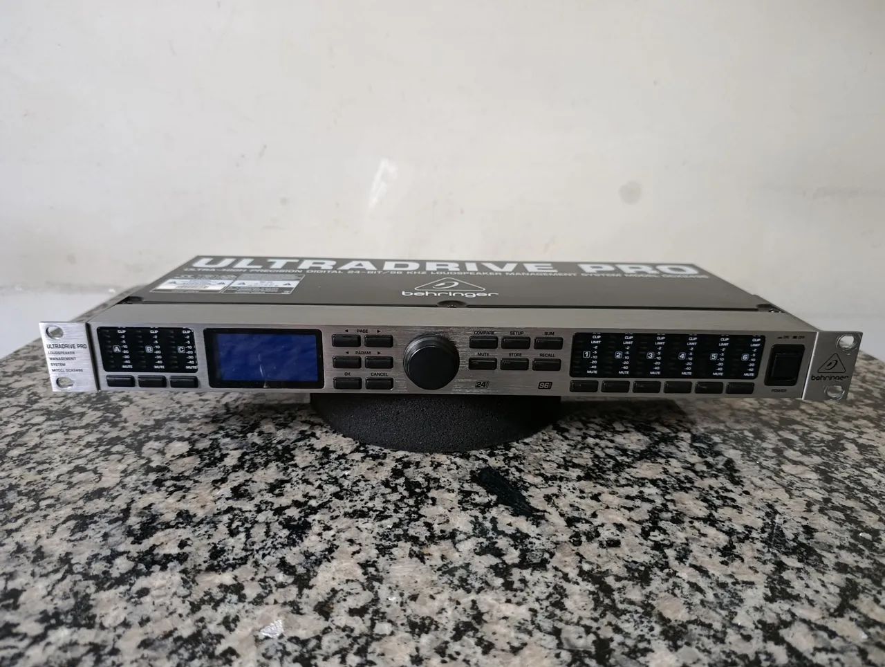 Processador digital Behringer dcx2496