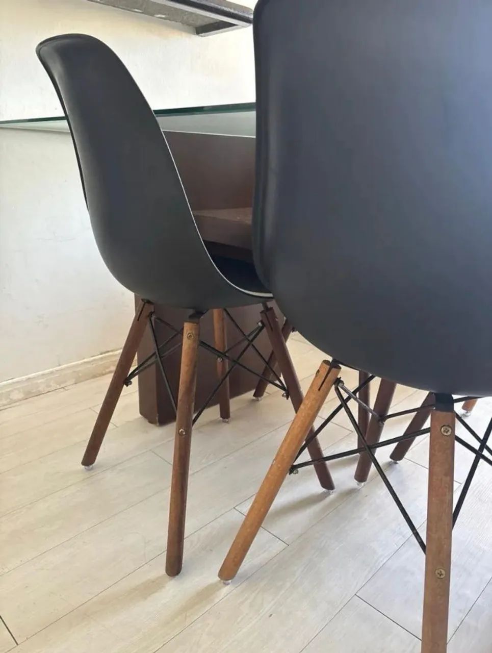Mesa grande com 4 cadeiras - Foto 4