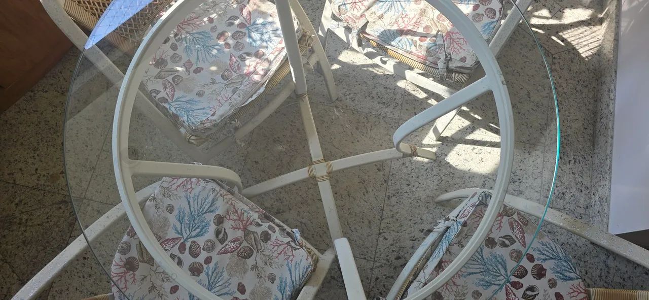 Mesa e cadeiras  - Foto 3
