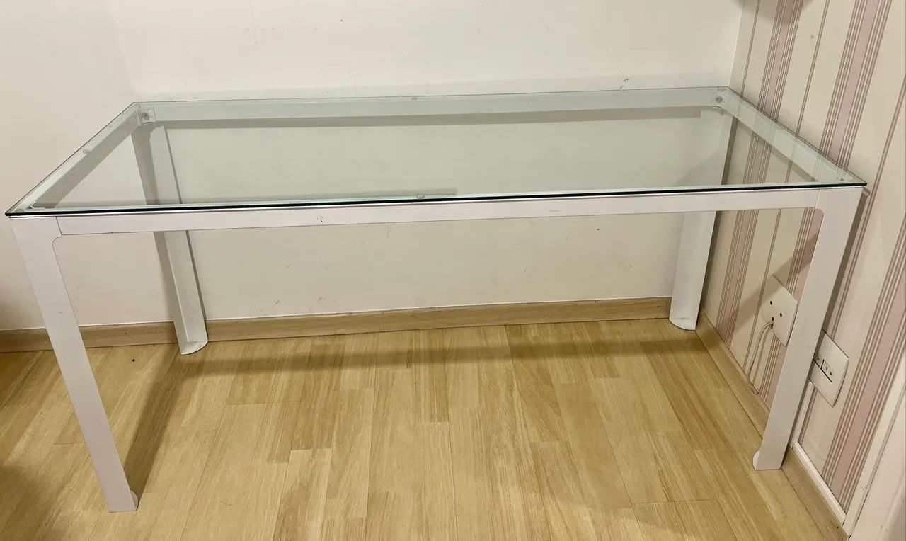 Escrivaninha com base de metal e tampo de vidro medida:1,50x0,60 altura 0,75 - Foto 4