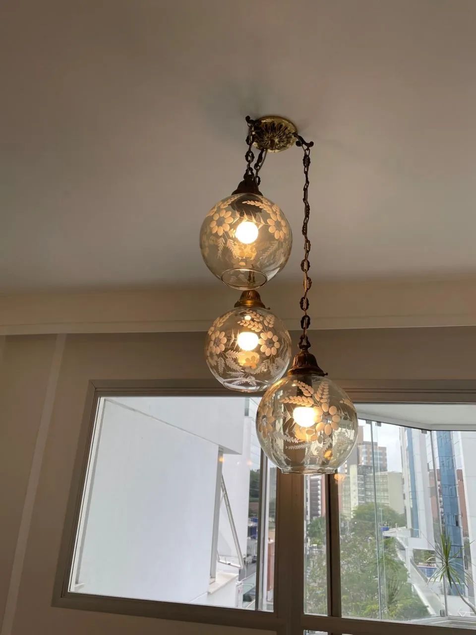 Lustre Antigo 3 Globos Vertical - Vidro Decorado - Foto 2