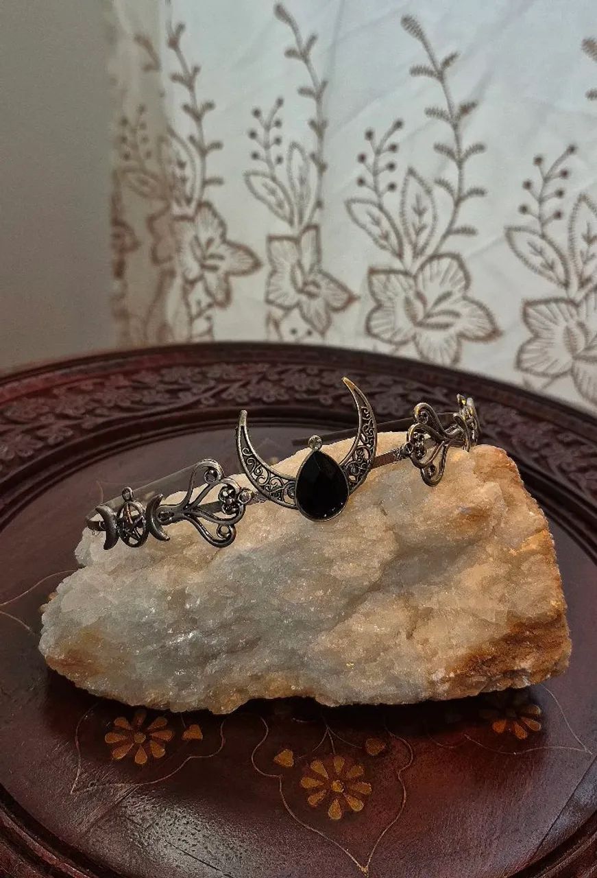 Tiara Circlete Meia Lua Cristal Witch