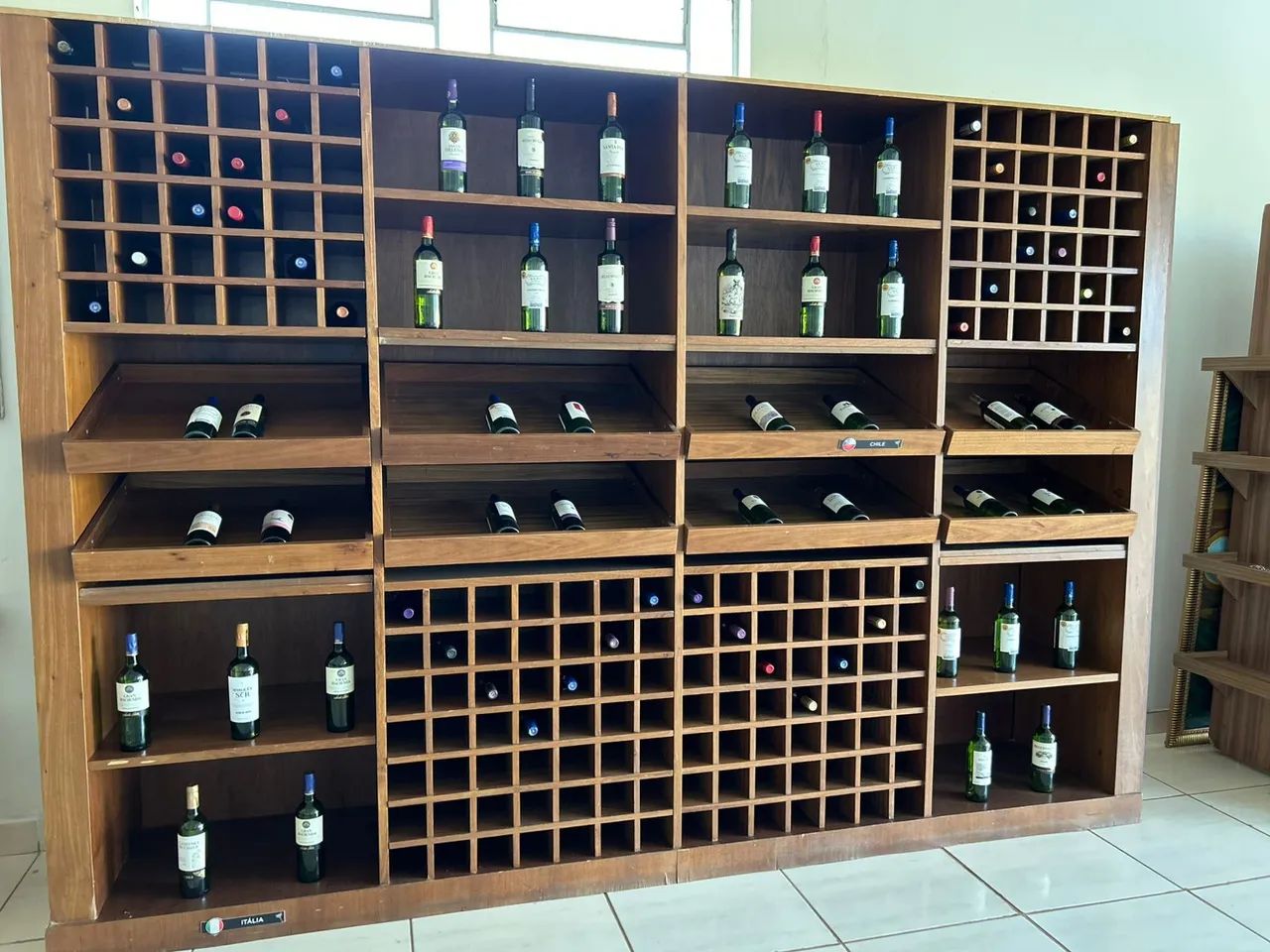 Adega expositora de madeira  - Foto 3