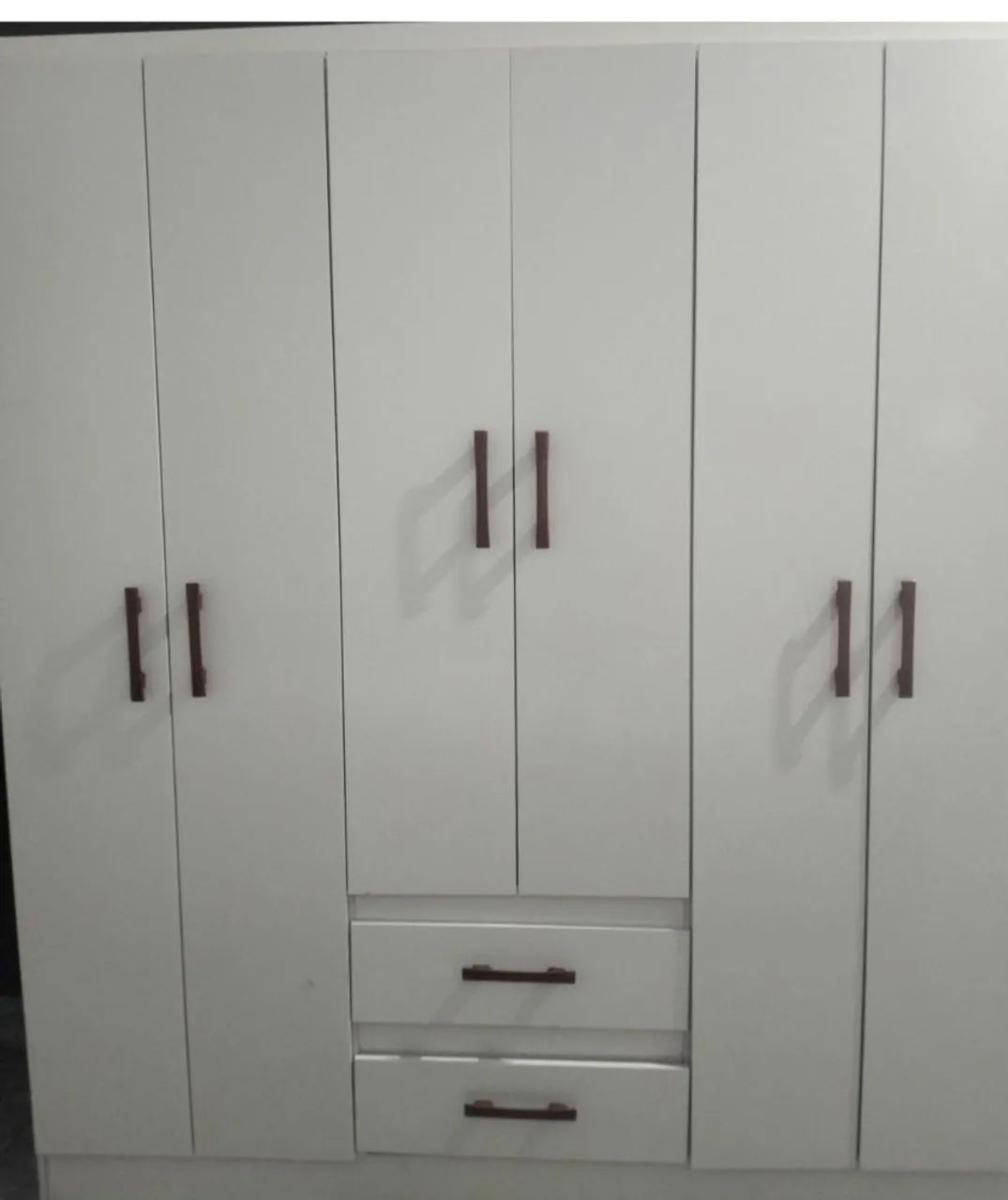 Vendese um guarda roupa nova de 6 portas 