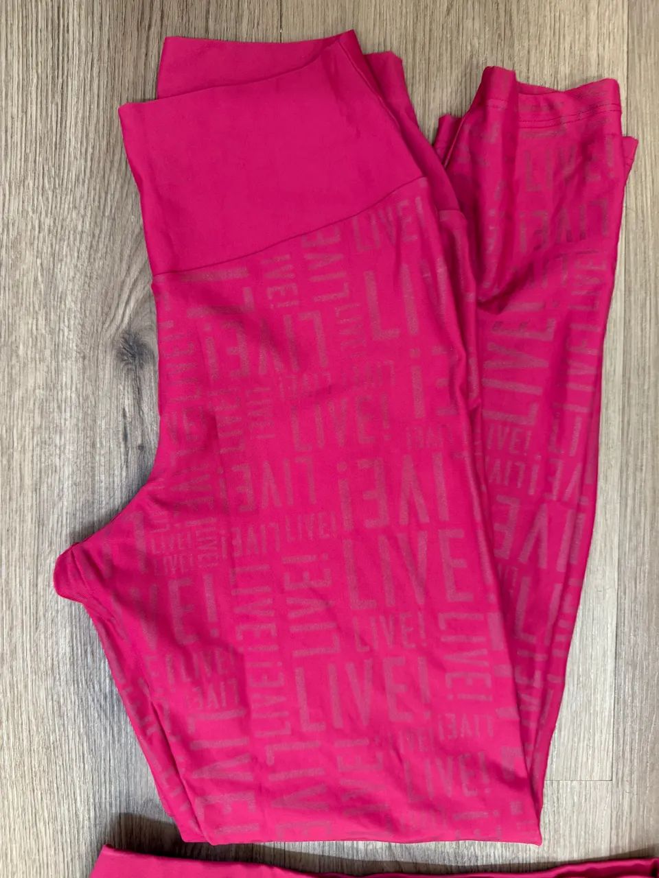 Vendo conjunto da LIVE (calça e top) - Foto 2