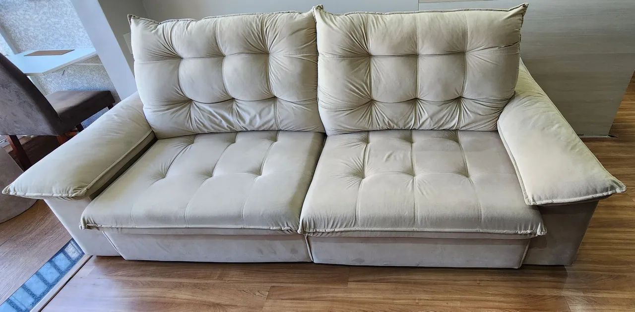 Sofá bege em suede