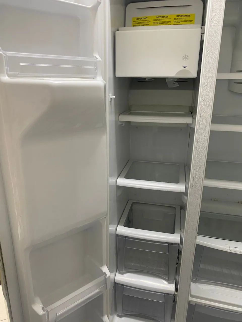 Vendo geladeira GE Side by Side (necessita de reparo) - Geladeiras