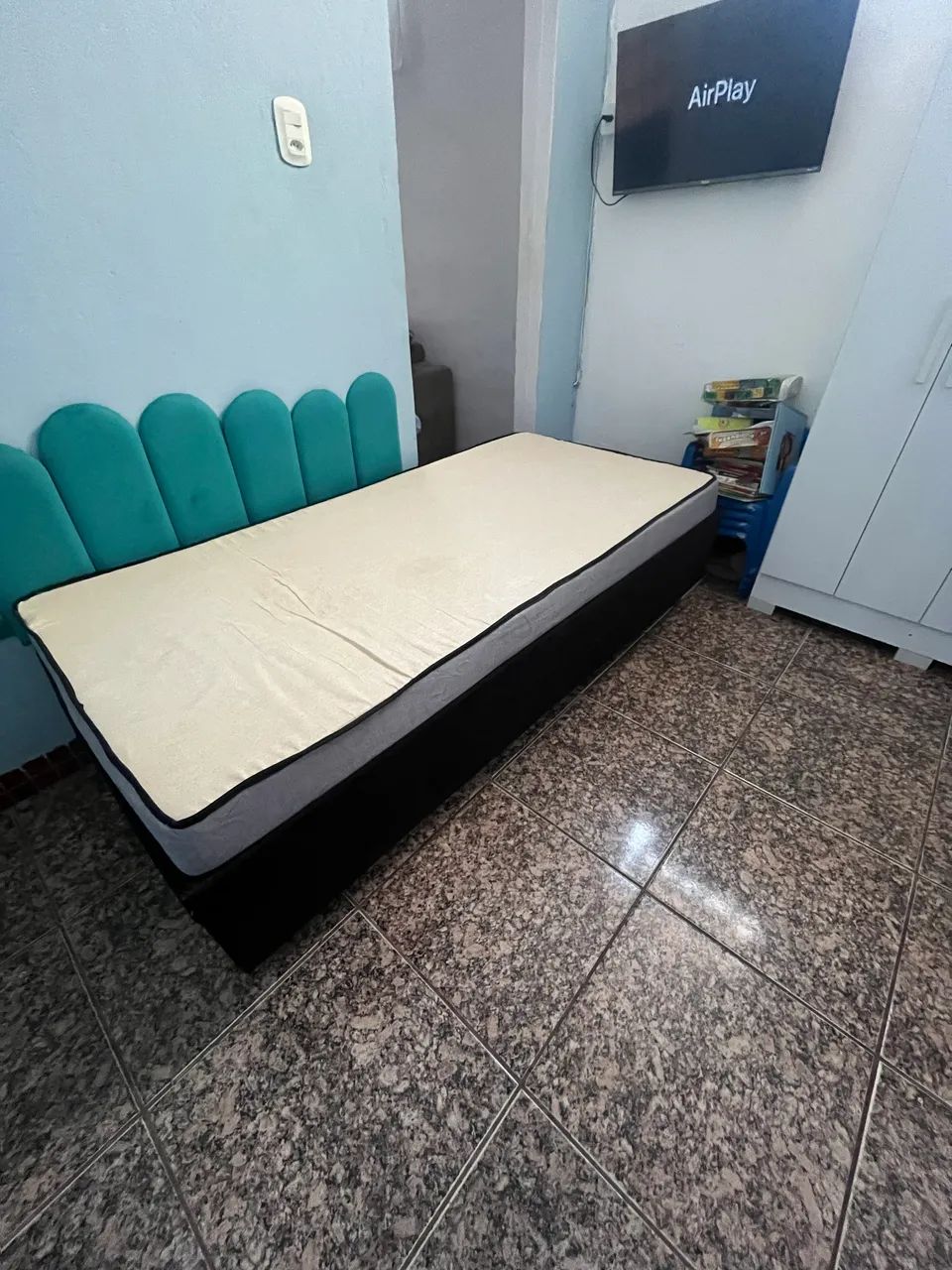 Cama de solteiro colchão e box 