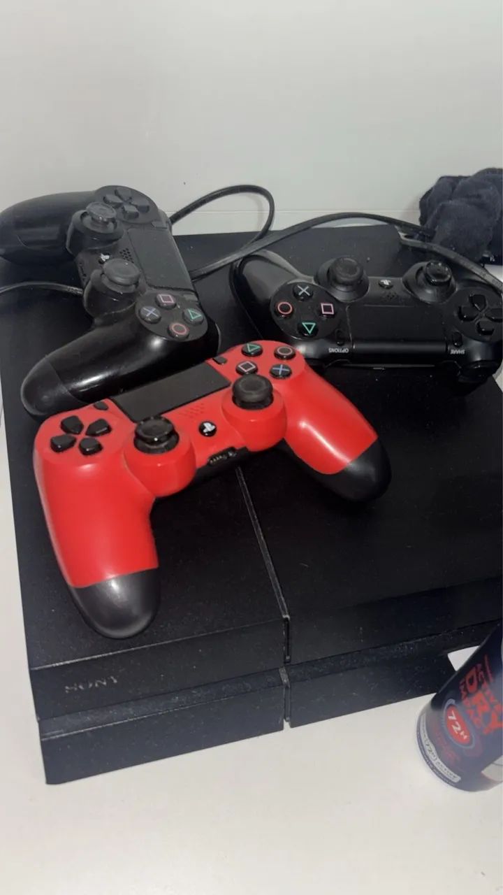 Ps4 + 3 controles 