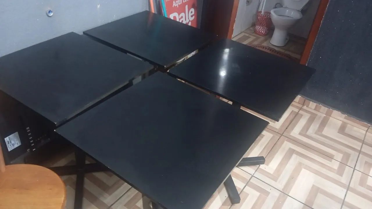 Mesa Mdf com pé ajustável semi nova 