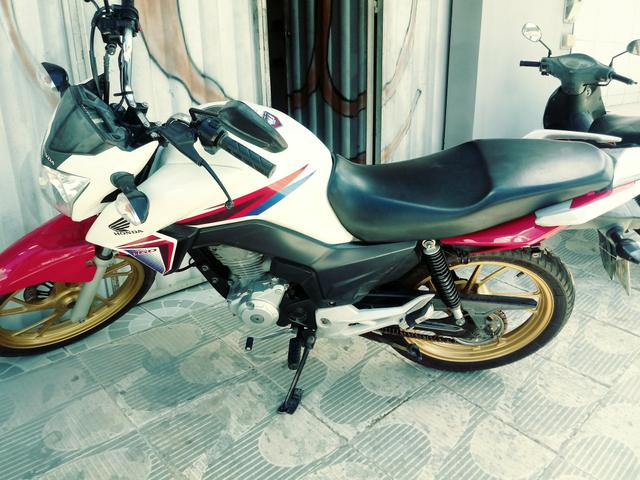 Vendo uma moto titan 160 ex 2017