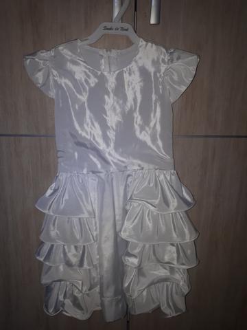 Vestido em cetim branco