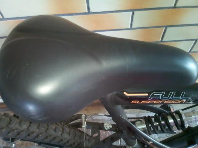 Bicicleta semi nova, com mola em excelente estado - Foto 6