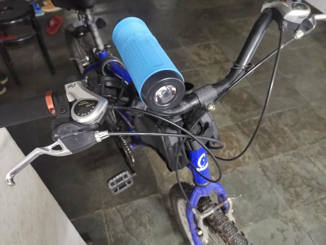 Caixa som multifuncional + Luz bicicleta