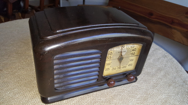 Rádio valvulado Airline de baquelite
