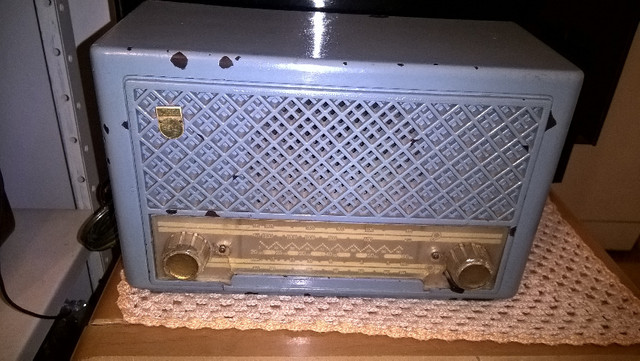 Rádio valvulado Phillips de baquelite - Foto 3