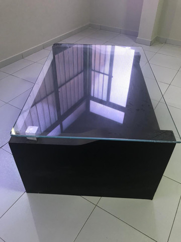 Vendo centro em madeira e tampo de vidro - Foto 3