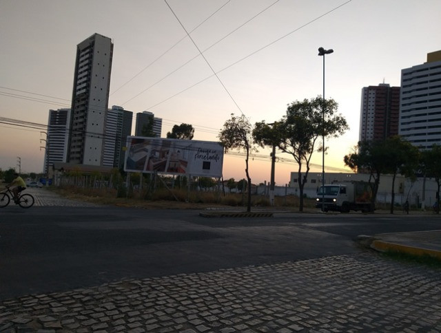 Aluga-se terreno urbano, localizado na avenida joao da escosia