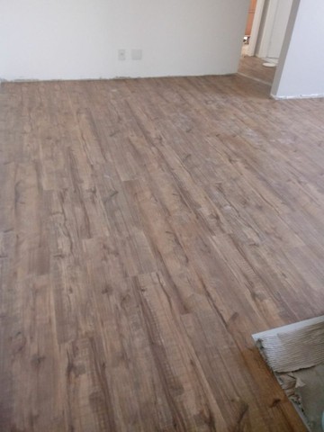 Mão de obra especializada em piso vinilico e laminado - Foto 2