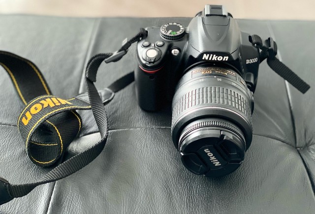 Nikon D3000 - Foto 2