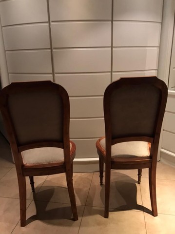 Duas cadeiras de madeira com assento em tecido - Foto 2