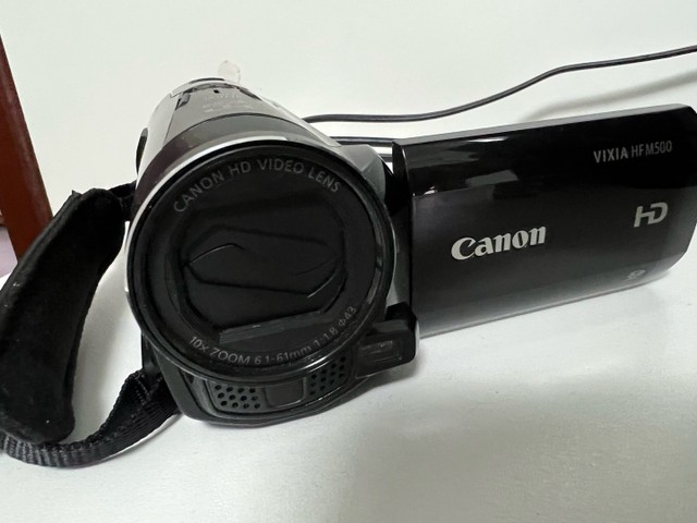 Filmadora Canon VIXIA HF 500