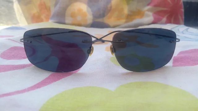 Oculos escuros estilo Matrix usado com lentes polarizadas