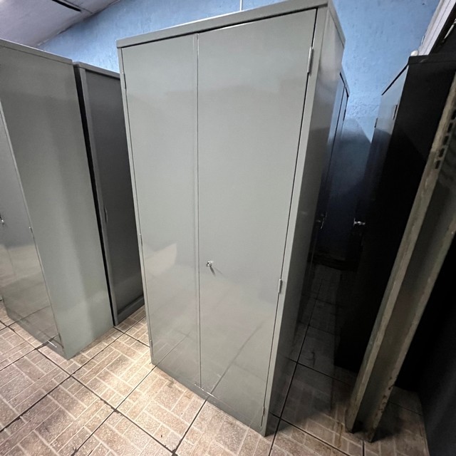 Armário com duas portas 