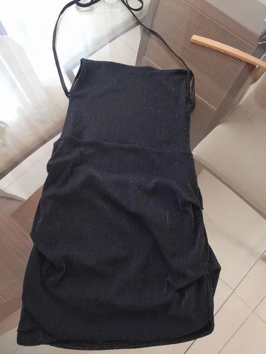 Vestido preto (tipo lurex) G