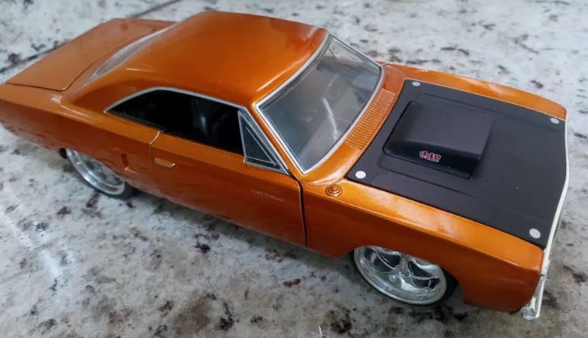 1970 Fast and Furious 7 Jada Toys 1:24 Dom?s Plymouth Road Runner Copper - Foto 2