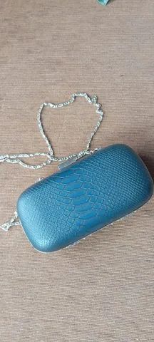 Bolsa clutch azul com tachas - Foto 3