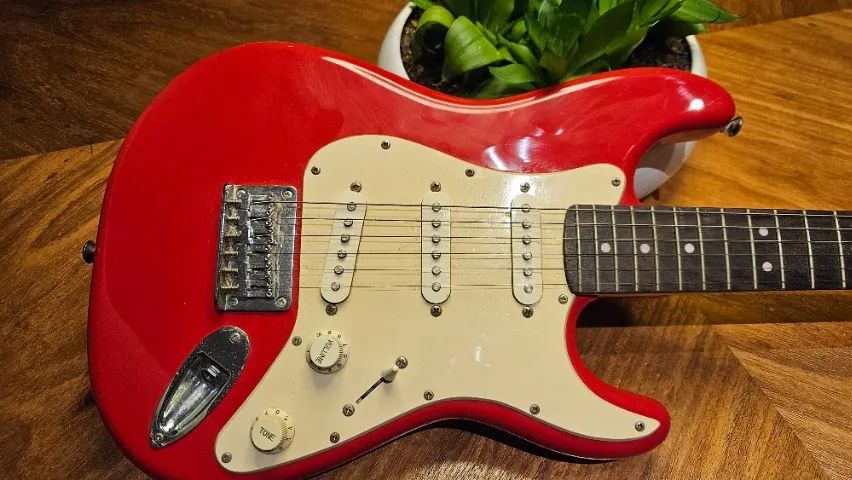 Guitarra Fender Squier Stratocaster Mini - Foto 3