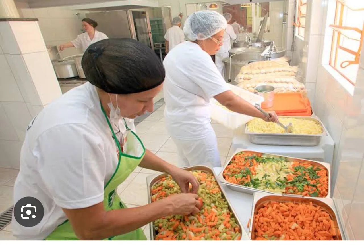 AUXILIAR DE COZINHA COM EXPERIÊNCIA 