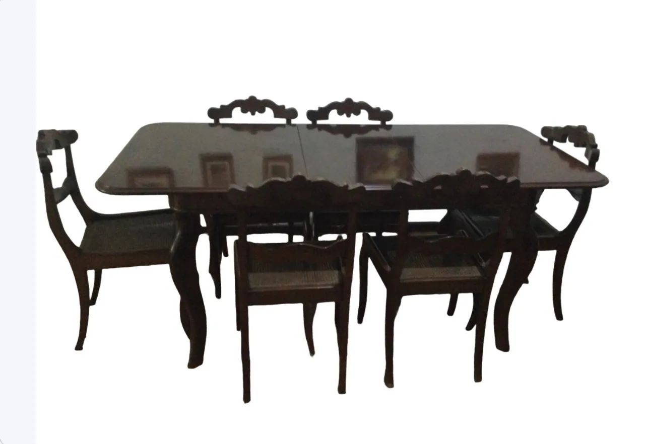 Mesa extensível antiga  com 6 cadeiras Jacarandá retirada Copacabana 