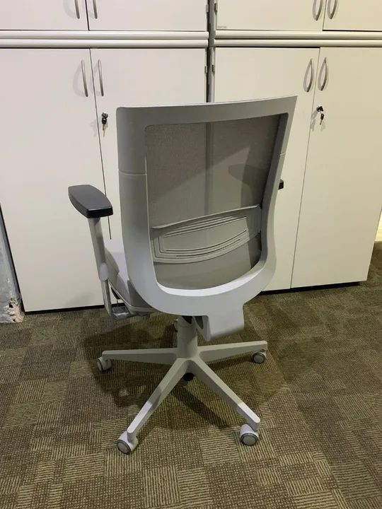 Cadeira Presidente Giratória  - Foto 4